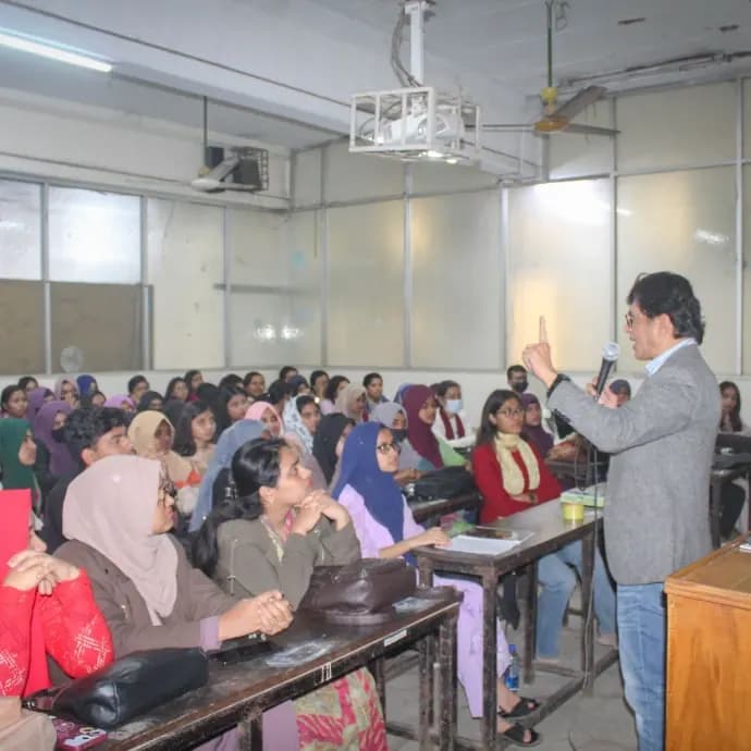 Global career opportunities session at Jagannath University — photo 3