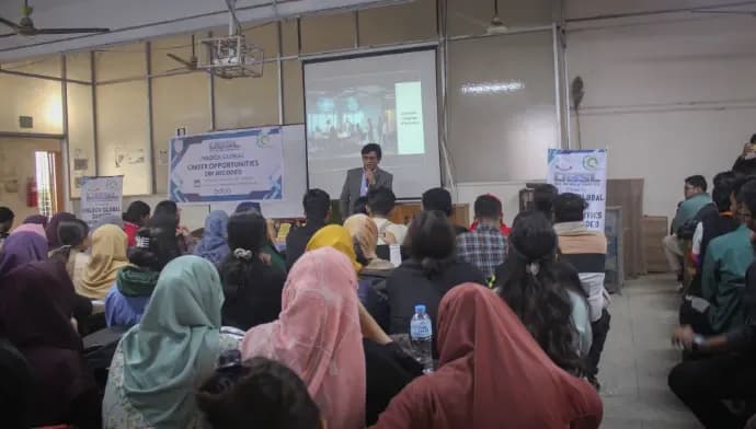 Global career opportunities session at Jagannath University — photo 10