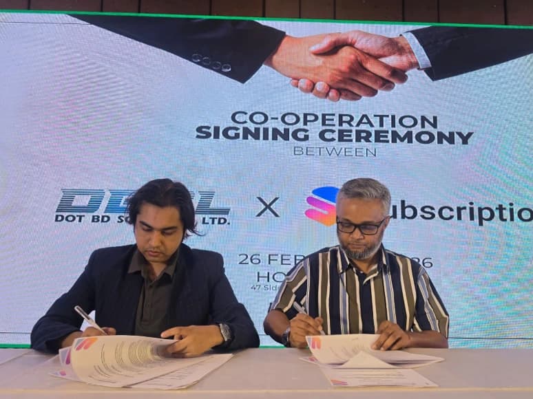 The DBSL and SubscriptionPro teams together after signing their partnership