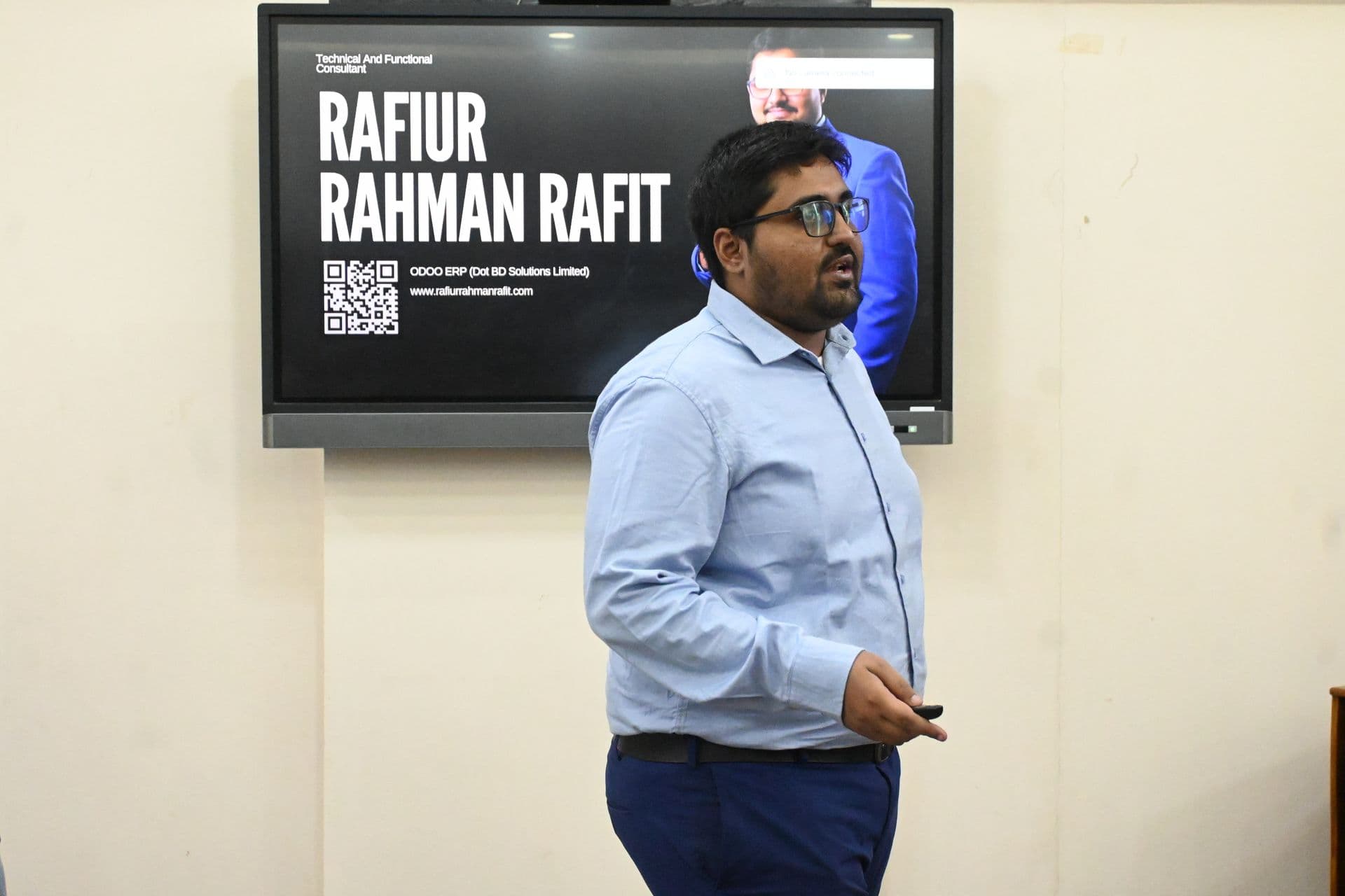 Live Odoo demo during a DBSL workshop at East West University